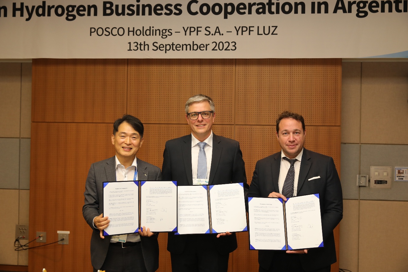 YPF e YPF Luz firmaron un acuerdo de entendimiento con una empresa coreana para explorar la producción de hidrógeno verde